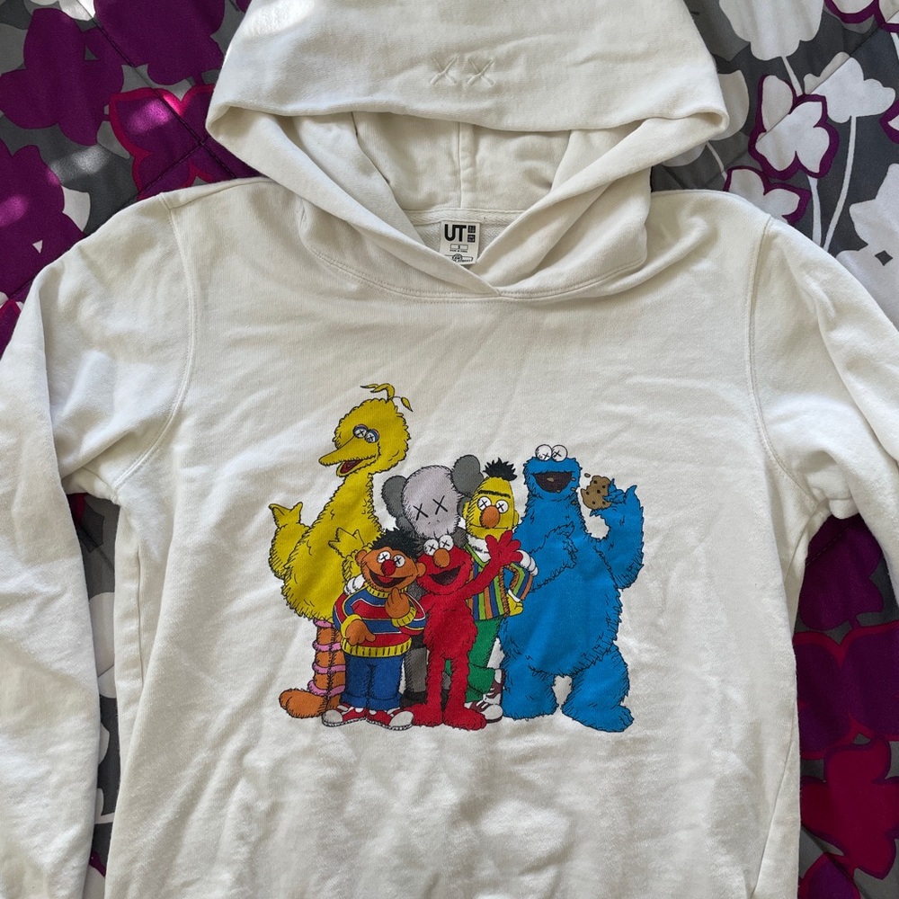 uniqlo kaws sweater
